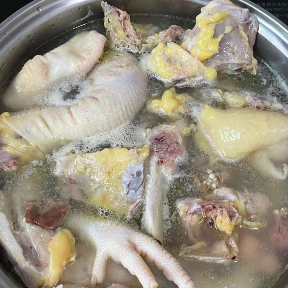 【疫情健康食谱】养颜养胃的松茸鸡汤
