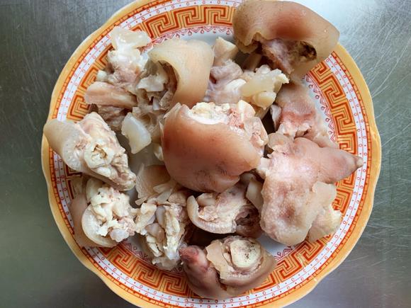 养颜补钙食谱：黄豆焖猪蹄