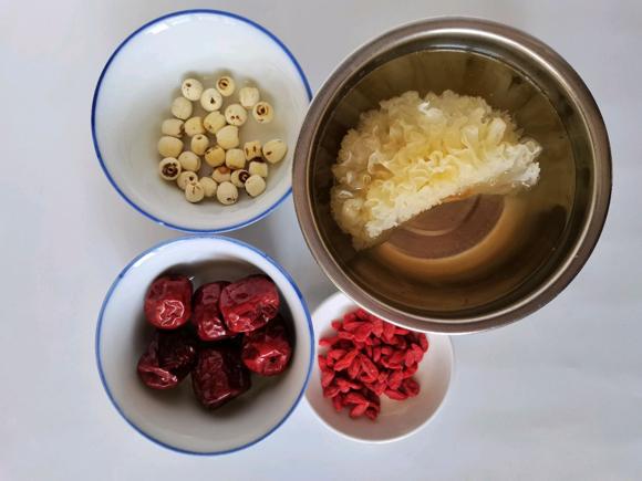 新冠后食补就喝红枣银耳莲子羹,增强免疫力 新冠后食补就喝红枣银耳莲子羹,增强免疫力