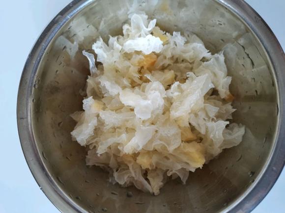 新冠后食补就喝红枣银耳莲子羹,增强免疫力 新冠后食补就喝红枣银耳莲子羹,增强免疫力