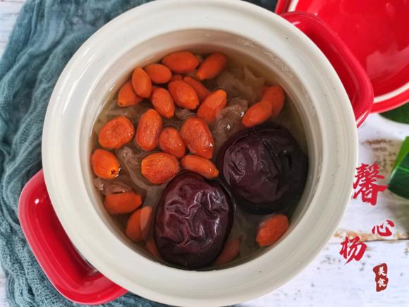 新冠后食补就喝红枣银耳莲子羹,增强免疫力 新冠后食补就喝红枣银耳莲子羹,增强免疫力