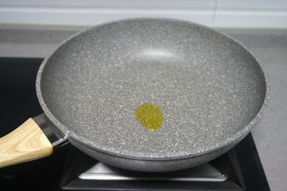 提高免疫力的猪肉香菇鸡蛋卷