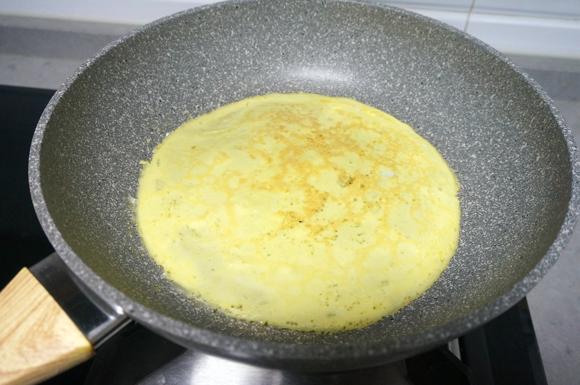 提高免疫力的猪肉香菇鸡蛋卷