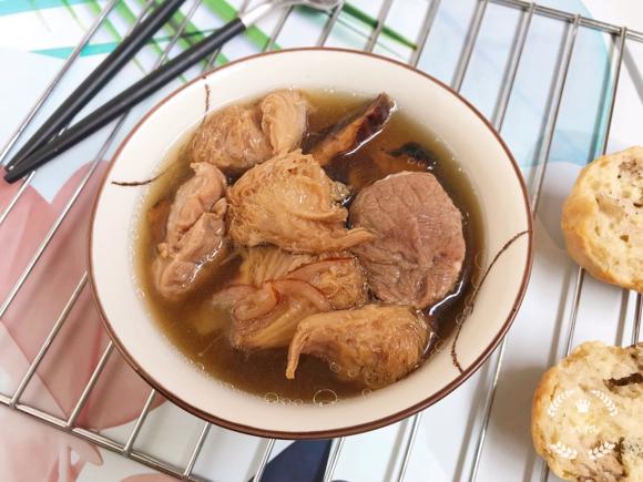 养胃安神，提高免疫力食谱：猴头菇灵芝煲猪腱
