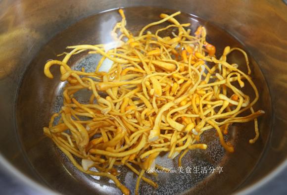 提高免疫力的养生汤:菠菜虫草花鸡蛋汤的做法