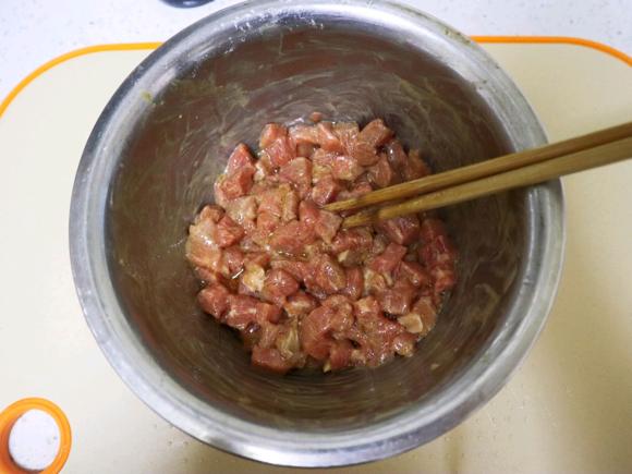 儿童补钙家常菜:豌豆炒牛肉粒 儿童补钙家常菜:豌豆炒牛肉粒