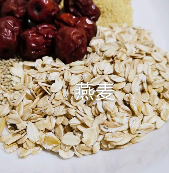 调理脾胃，提高免疫力的养生粥～小米藜麦山药红枣粥