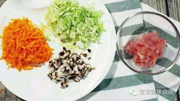提高宝宝免疫力：里脊肉卷心菜面