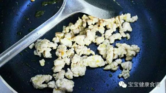 提高宝宝免疫力：里脊肉卷心菜面