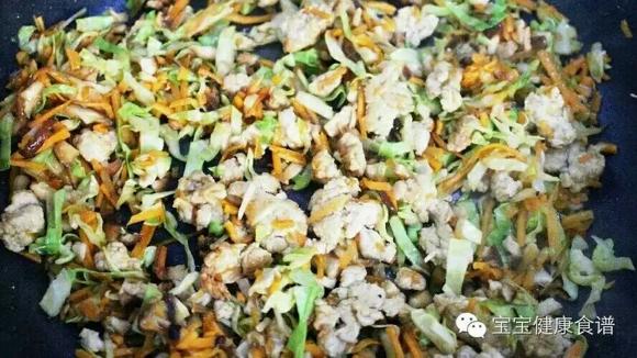 提高宝宝免疫力：里脊肉卷心菜面