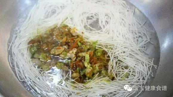 提高宝宝免疫力：里脊肉卷心菜面