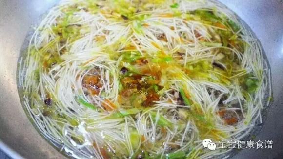 提高宝宝免疫力：里脊肉卷心菜面
