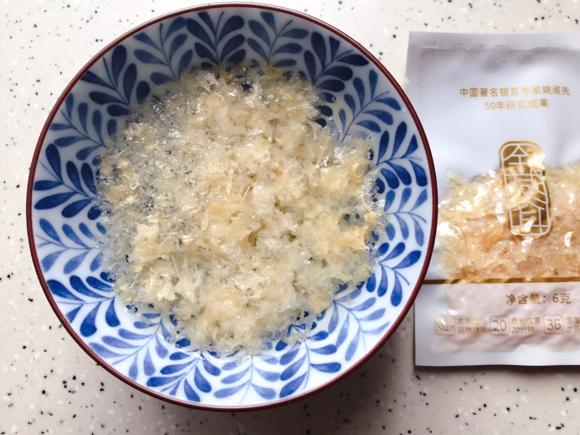 桃胶金燕耳苹果甜汤～清热健胃、增强免疫力佳品