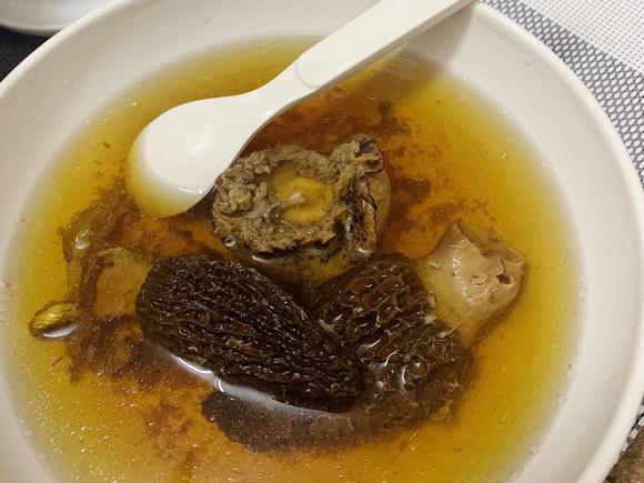 滋阴提高免疫力鲍鱼石斛羊肚菌瘦肉汤的做法