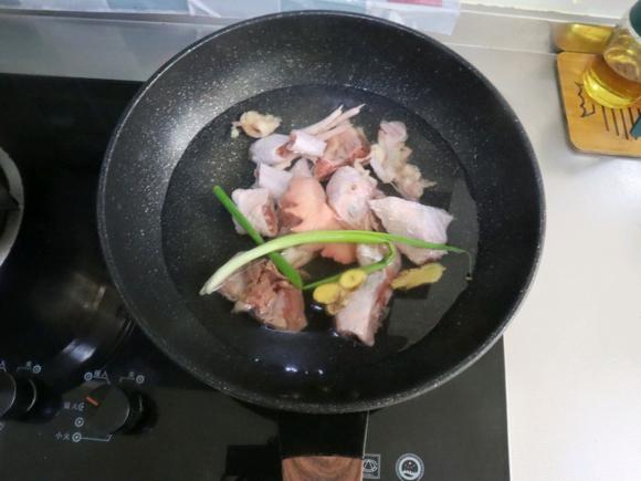 提高机体免疫力：隔水清炖香菇鸡汤