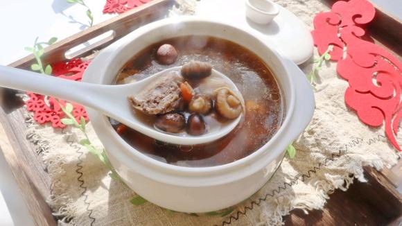 提高机体免疫力：隔水清炖香菇鸡汤