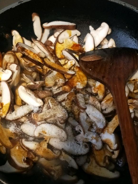 提高免疫力：炒香菇片