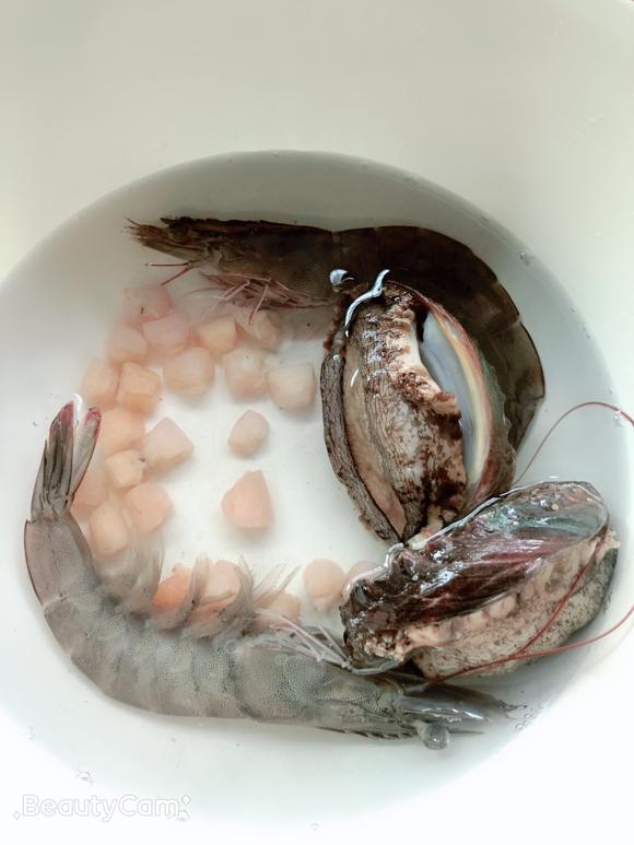 疫情第二波感染高峰期,提高免疫力必吃的的海参骨头汤 疫情第二波感染高峰期,提高免疫力必吃的的海参骨头汤