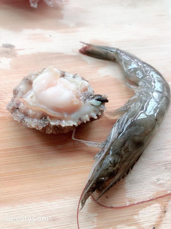 疫情第二波感染高峰期,提高免疫力必吃的的海参骨头汤 疫情第二波感染高峰期,提高免疫力必吃的的海参骨头汤