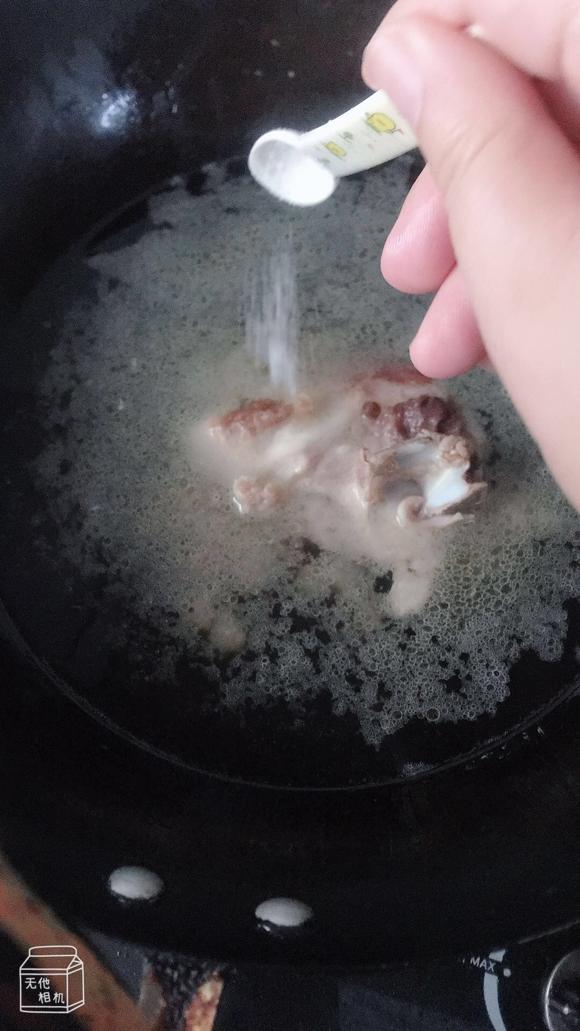 疫情第二波感染高峰期,提高免疫力必吃的的海参骨头汤 疫情第二波感染高峰期,提高免疫力必吃的的海参骨头汤