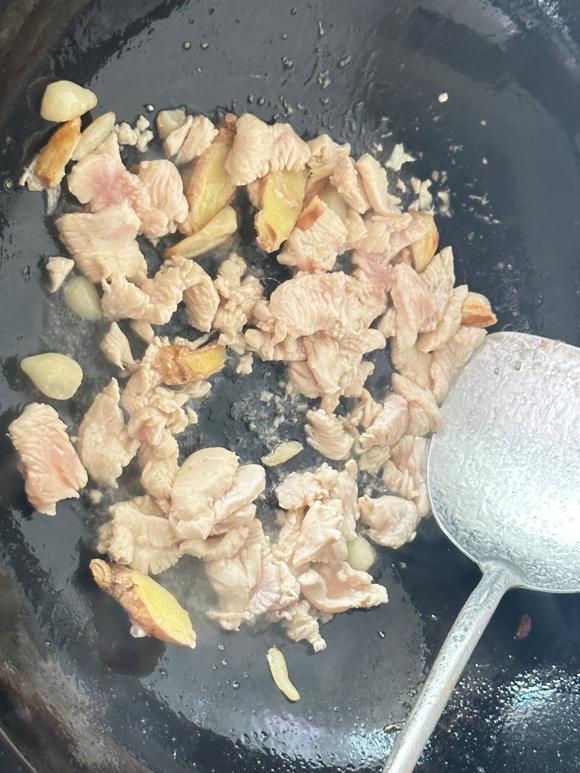 虫草花炒鸡胸肉：提高免疫力的食用菌盛宴！