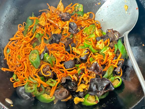 虫草花炒鸡胸肉：提高免疫力的食用菌盛宴！