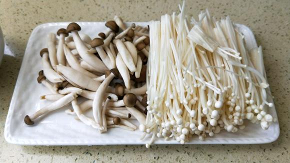 提高免疫力的食谱-青椒炒双菇(免疫力提升好菜)