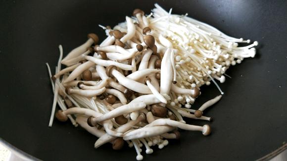 提高免疫力的食谱-青椒炒双菇(免疫力提升好菜)