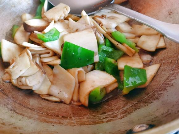 吃出来的免疫力！杏鲍菇炒青椒-提高免疫力的食谱
