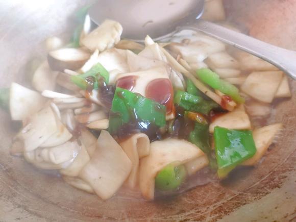 吃出来的免疫力！杏鲍菇炒青椒-提高免疫力的食谱