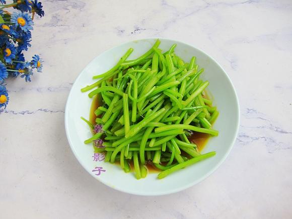 夏季清热去火养胃肠：凉拌茼蒿