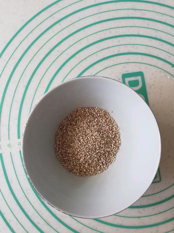可以增强免疫力的芋头藜麦小米粥