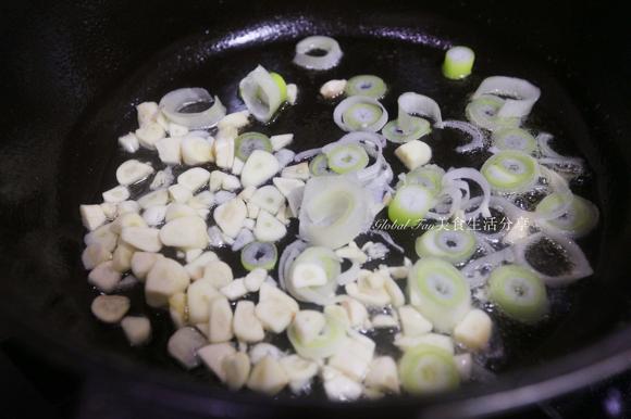 提升免疫力又解馋的-酱香麻辣海鲜菇 提升免疫力又解馋的-酱香麻辣海鲜菇
