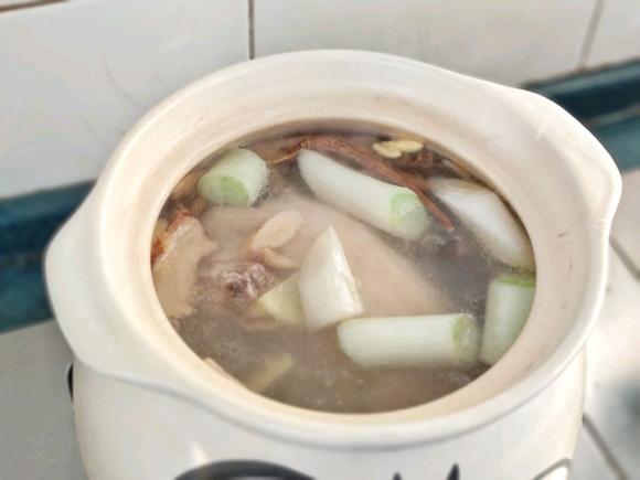 增强免疫力 山药当归黄芪参鸡汤的做法