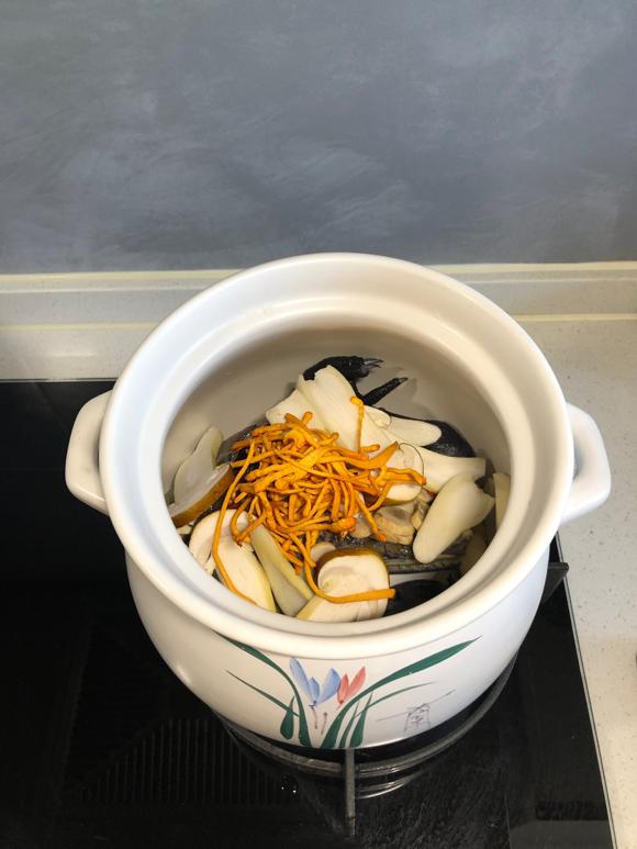 健康增强免疫力养生汤：滋补虫草花乌鸡汤