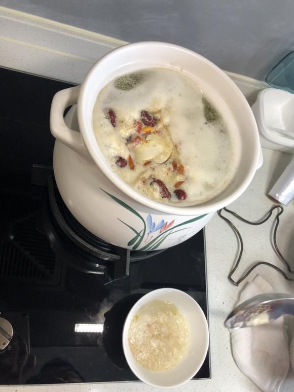 健康增强免疫力养生汤：滋补虫草花乌鸡汤