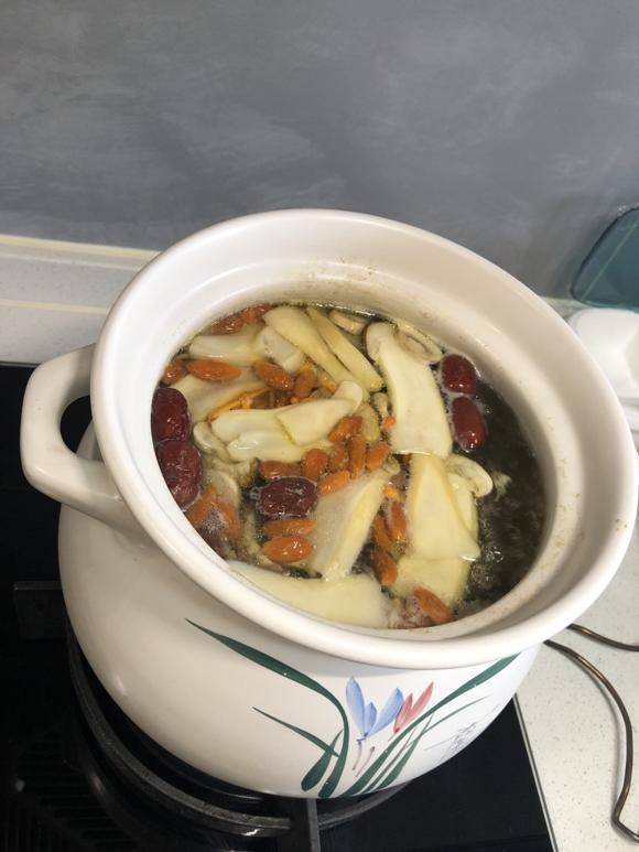 健康增强免疫力养生汤：滋补虫草花乌鸡汤