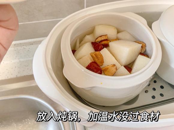 换季给宝宝喝这款汤?润肺止咳 增强免疫力【雪梨润肺止咳汤】