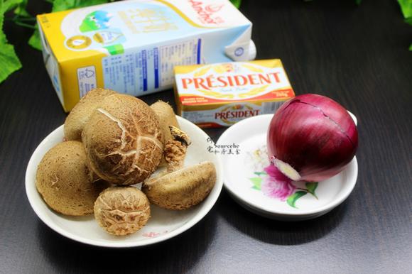 提高免疫养生汤：面包香菇浓汤