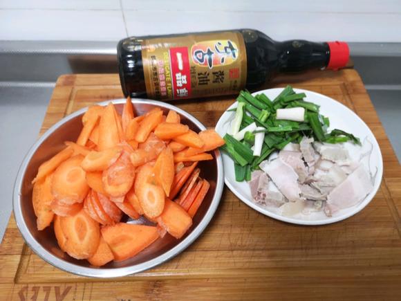 提升免疫力:五花肉炒胡萝卜片 提升免疫力:五花肉炒胡萝卜片