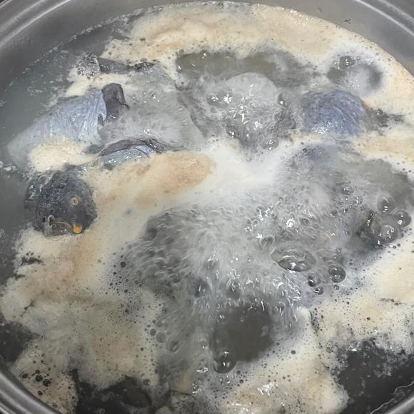 增强免疫力养生汤：羊肚菌乌鸡汤