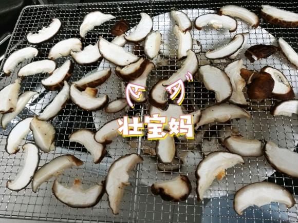 增强宝宝免疫力婴幼儿天然调味剂：自制香菇粉