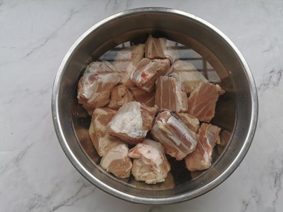 羊肉焖饭，肉鲜饭香，常吃还能增强身体免疫力