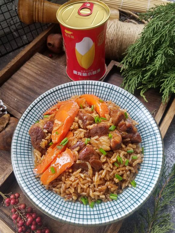 羊肉焖饭，肉鲜饭香，常吃还能增强身体免疫力