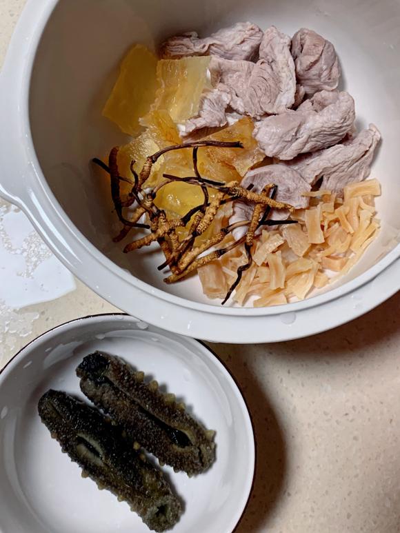 增加抵抗力免疫力的冬虫夏草鱼胶海参元贝腱子肉汤