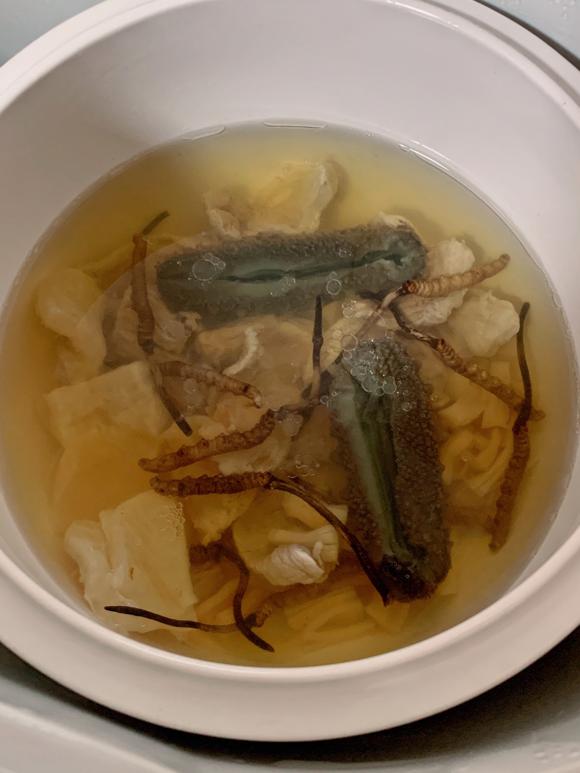 增加抵抗力免疫力的冬虫夏草鱼胶海参元贝腱子肉汤