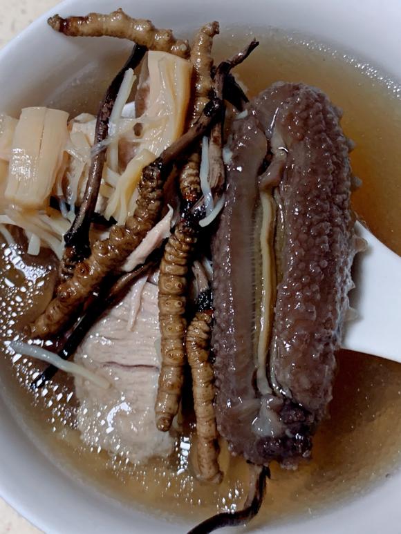 增加抵抗力免疫力的冬虫夏草鱼胶海参元贝腱子肉汤