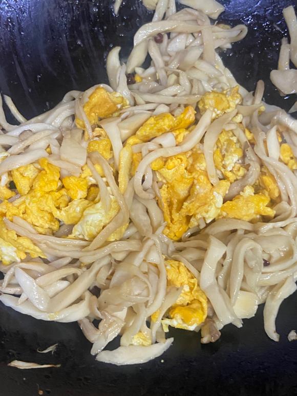 提高免疫必吃菜～杏鲍菇炒鸡蛋（补充蛋白）