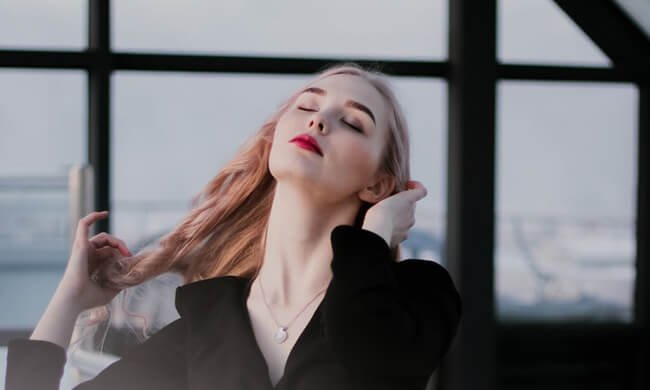 脸上痤疮是什么原因引起的