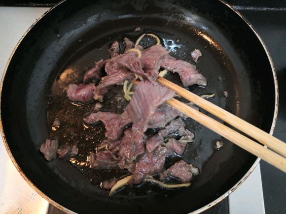进补增强免疫力•牛肉片佐西兰花